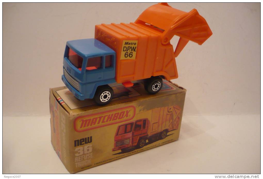 MATCHBOX   N°36  :   REFUSE TRUCK     AU 1/75éme ?? - Matchbox