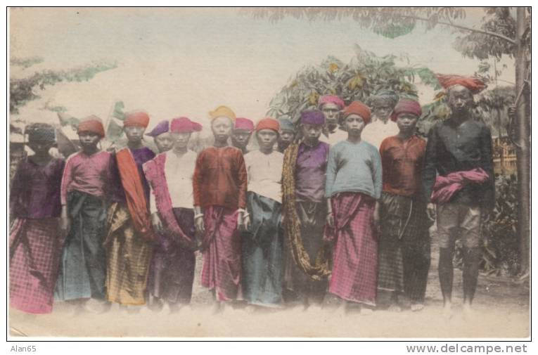 Asia Asian Native Fashion Costume, Group Of Men And Women On 1900s/10s Vintage Postcard - Unclassified