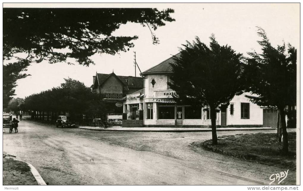 Tharon Plage Le Rond Point Gaby Artaud 31 Belle Carte Animée Cycliste Patisserie Automobile - Tharon-Plage