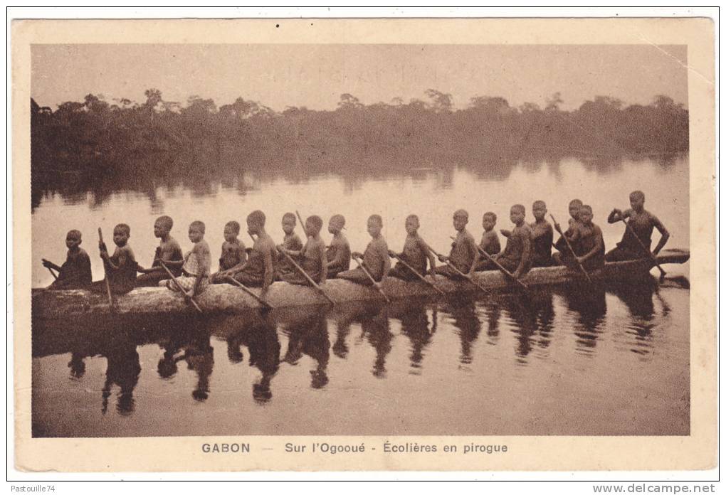 GABON   -  Sur  L'Ogooué   -   Ecolières  En  Pirogue - Gabon