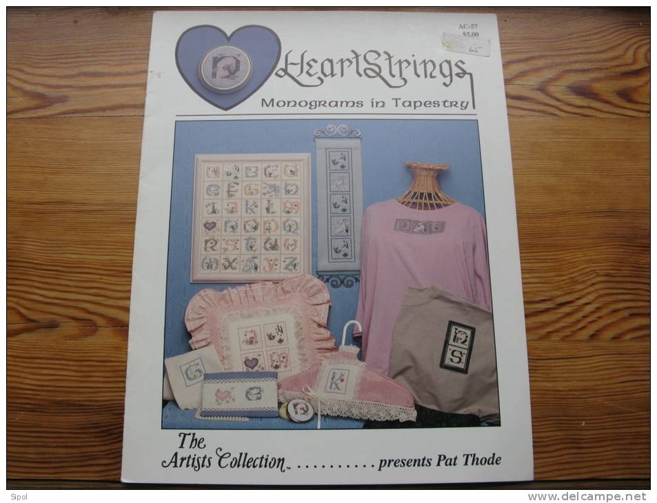 Heart Strings Monograms In Tapestry - 4 Pages De Grilles - Stickarbeiten