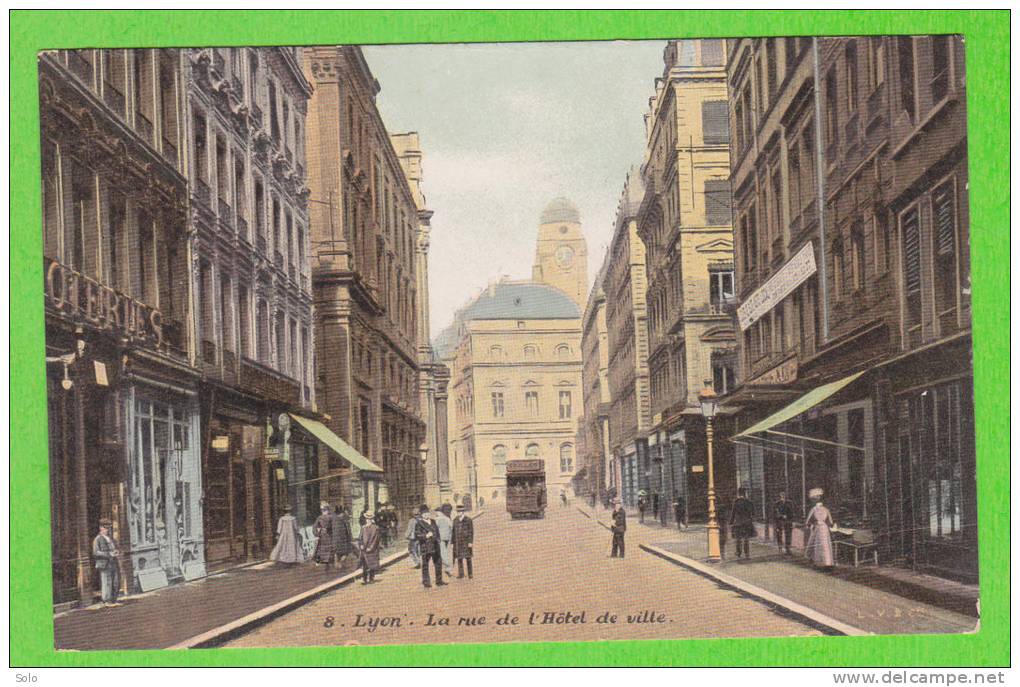 LYON - La Rue De L'Hôtel De Ville (Tramway) - Autres & Non Classés