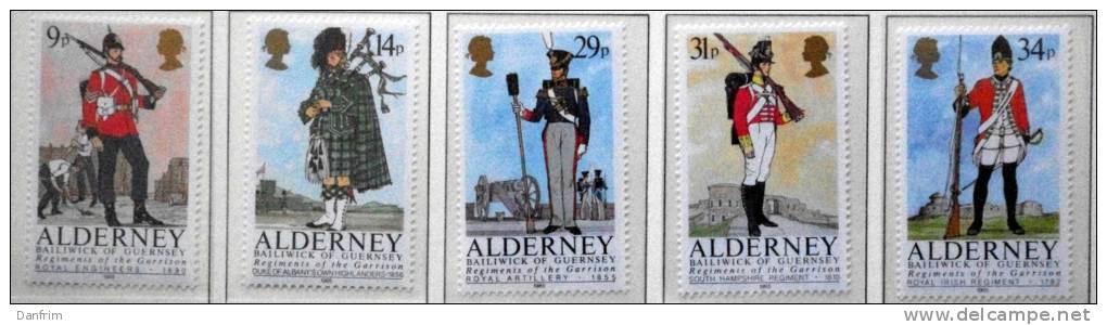 ALDERNEY 1985  MILITARY UNIFORMS.   MiNr.23-27  ( Lot Ks 314 ) MNH (**) - Alderney