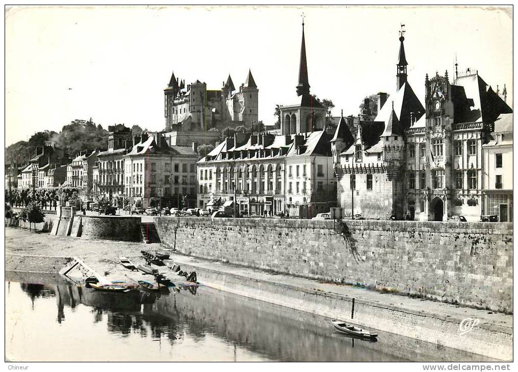 SAUMUR LES QUAIS VERS LE CHATEAU - Saumur