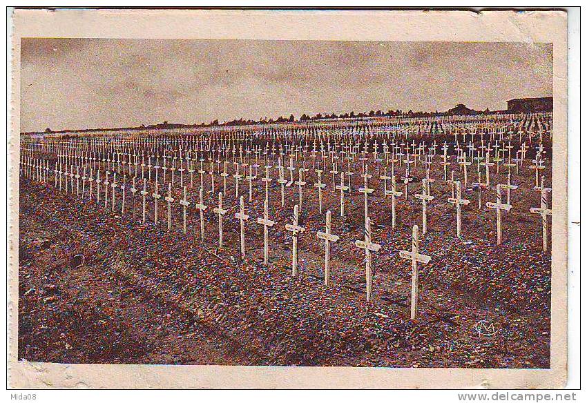 CIMETIERE MILITAIRE NATIONAL DE DOUAUMONT. - Soldatenfriedhöfen