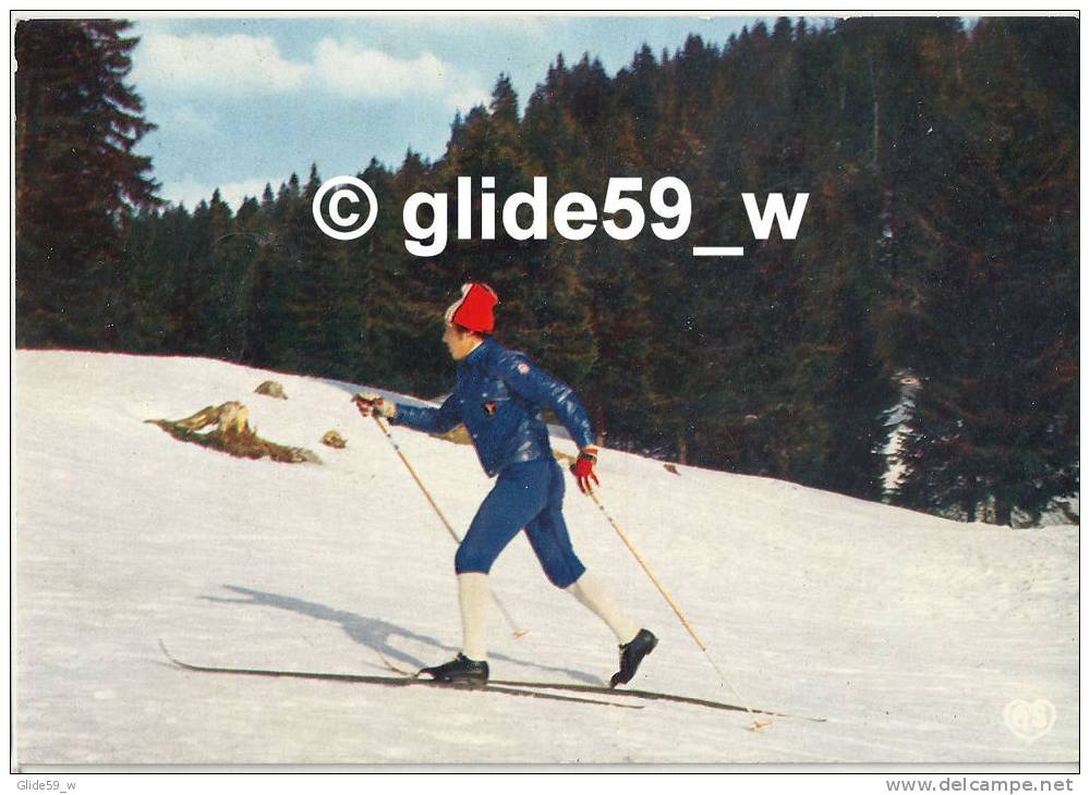 Le Haut Jura En Hiver - Skieur De Fond Dans La Forêt - N° 01 N 168 - Autres & Non Classés