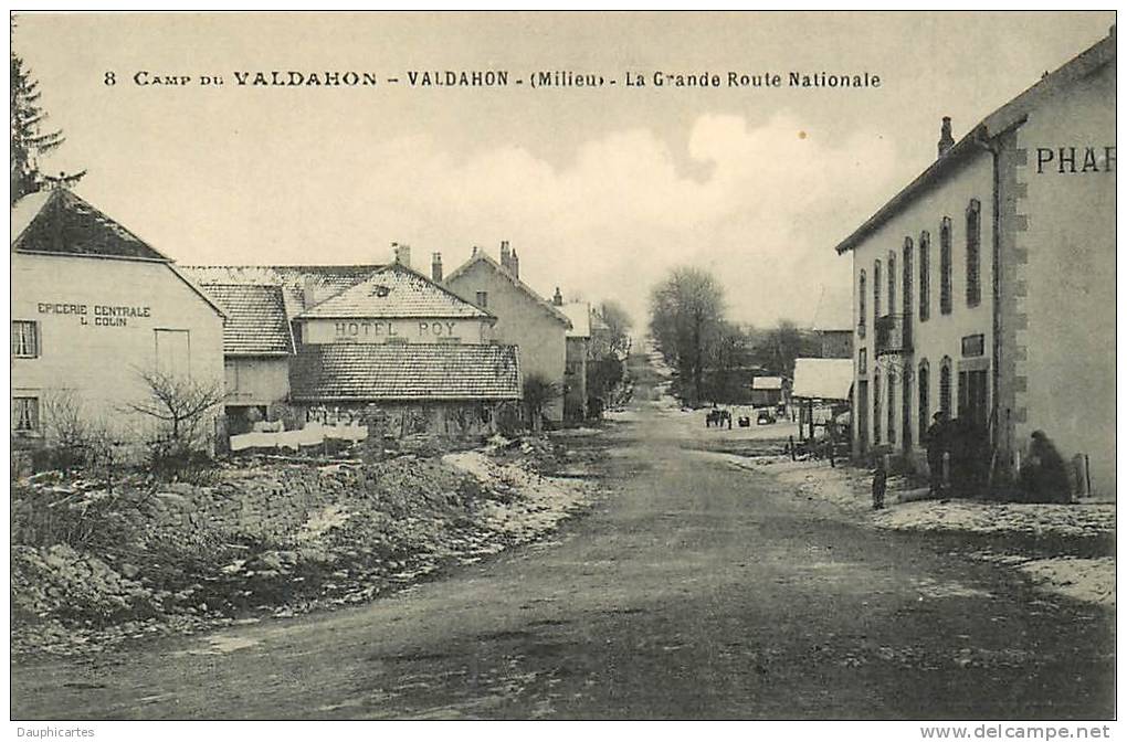 LE VALDAHON - Le CAMP - Milieu - La Grande Route Nationale - Pharmacie - 2 Scans - Autres & Non Classés