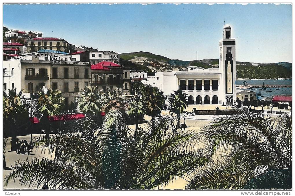 PHILIPPEVILLE -- La Place Marqué Et L,Avenue De La République ( Grand Hotel De France ) - Skikda (Philippeville)