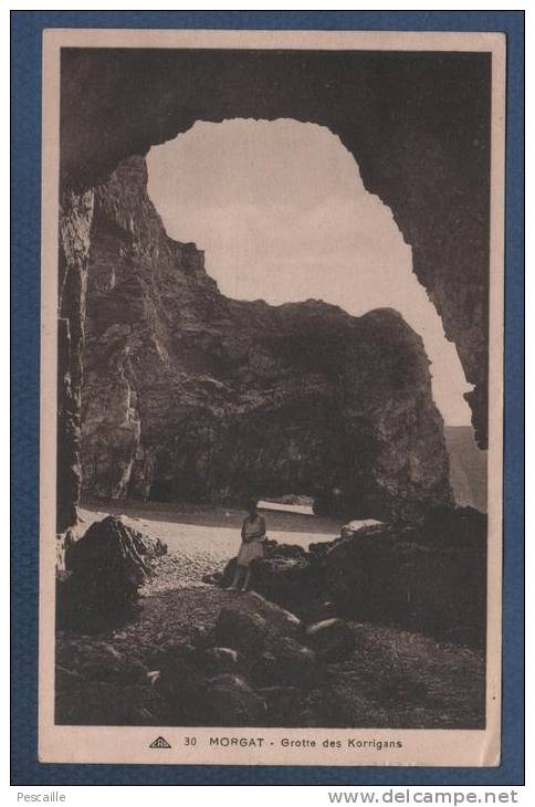 29 FINISTERE - CP ANIMEE MORGAT - GROTTE DES KORRIGANS - CAP N° 30 - CIRCULEE EN 1930 ? - Morgat