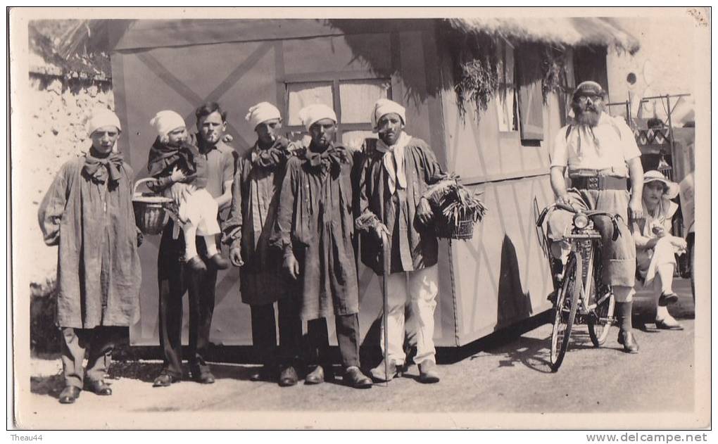 ¤¤  -  Carte Photo Non Située D´un Groupe D´hommes Lors D'un Carnaval  -  Char , Déguisements   -   ¤¤ - Carnaval