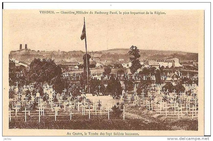 VERDUN CIMETIERE MILITAIRE DU FAUBOURG PAVE ,AU CENTRE LA TOMBE DES 7 SOLDATS INCONNUS REF 28228 - War Cemeteries