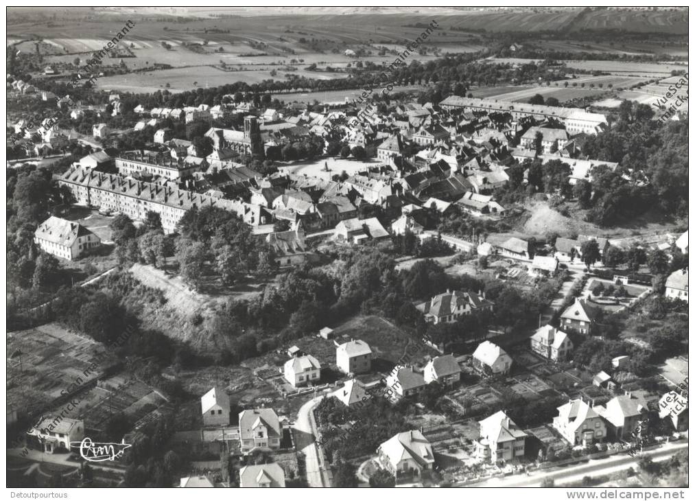 PHALSBOURG Moselle 57 : Vue Générale Aérienne  Beau Plan Sur Maisons Individuelles  1958 - Phalsbourg
