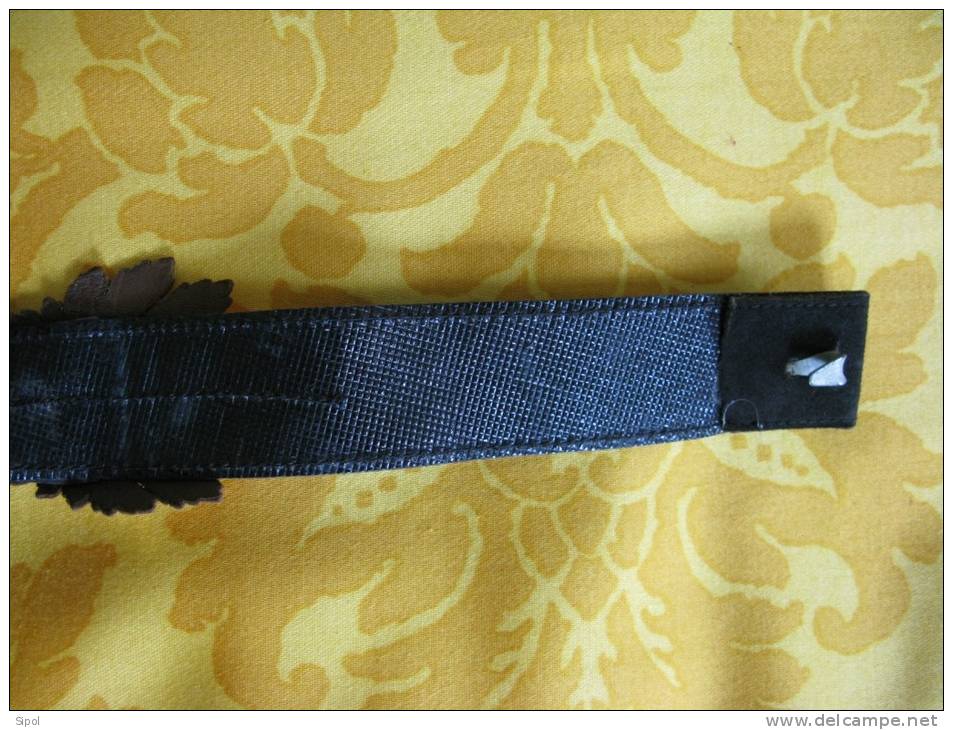 Ceinture Noire  Façon Daim Avec Application De Feuilles Noires Et Or  Sur Le Devant - L 80 Cm ,l 3.5 Cm - Ceintures & Boucles