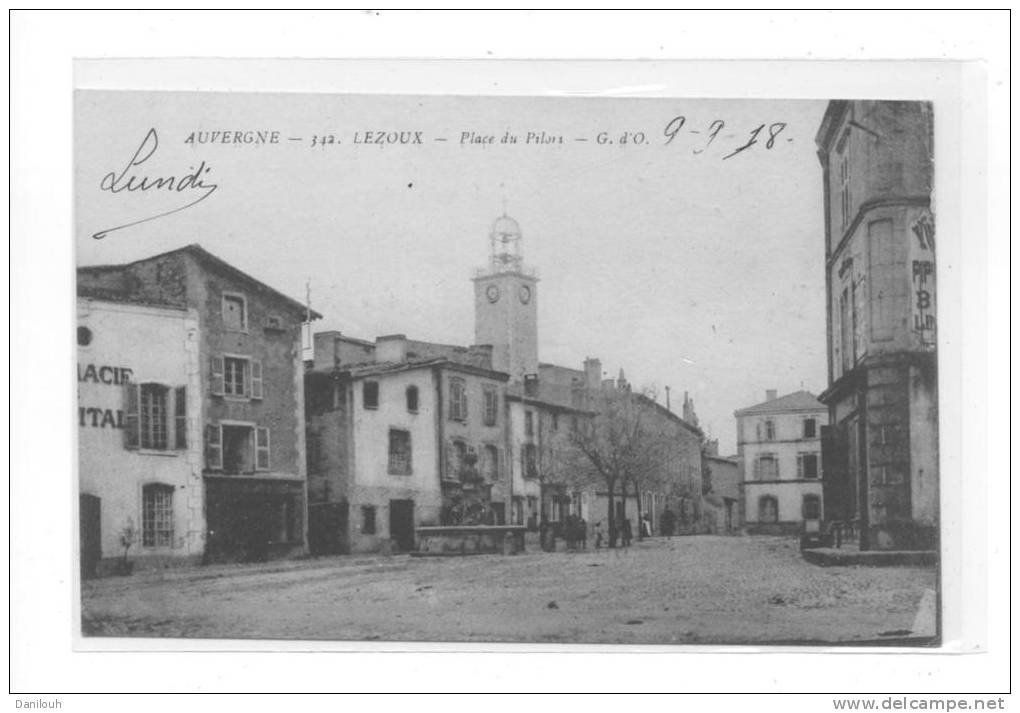 63 //  LEZOUX, Place Du Pilors   GdO  342 - Lezoux