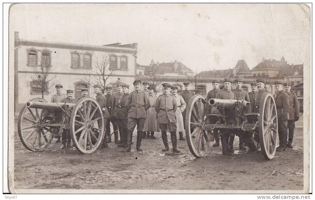 Carte Photo Militaire Allemande -WOLFENBÜTTEL-BRUNSWICK -Cour Caserne +Canons Feldpost - - Wolfenbuettel