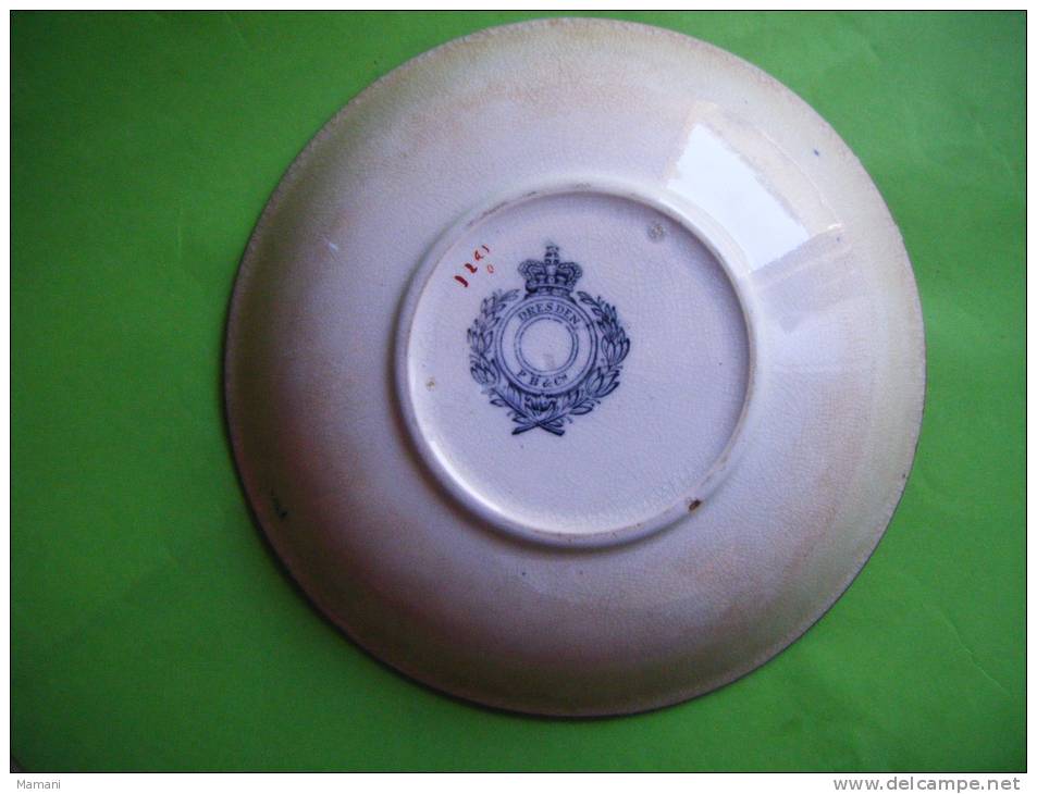 Plat Diametre 17,5cm Hauteur 3.5cm Decor Asiatique --beau Cachet Dresden Pb Et Cie Numerote-couronne - Art Asiatique