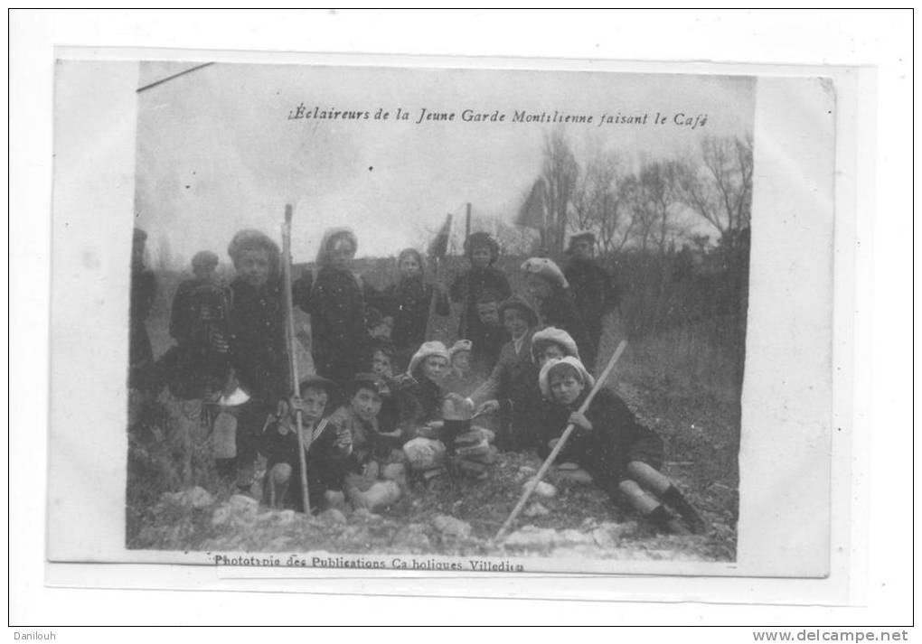 84 // MONTEUX   Eclaireurs Et La Jeune Garde Montilienne Faisant Le Café, ANIMEE  ** - Monteux