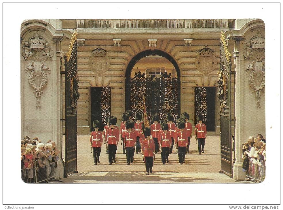 Cp, Angleterre, Londres, Changing The Guard At Buckingham Plalace, Voyagée 1987 - Buckingham Palace