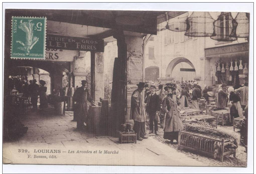 Louhans - Les Arcades Et Le Marché - Très Animée - Louhans