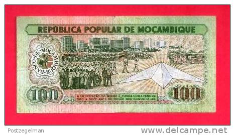 MOZAMBIQUE 1986,  Banknote, Used VF. 100 Metaicas Nr. 130, Little Torn - Mozambique