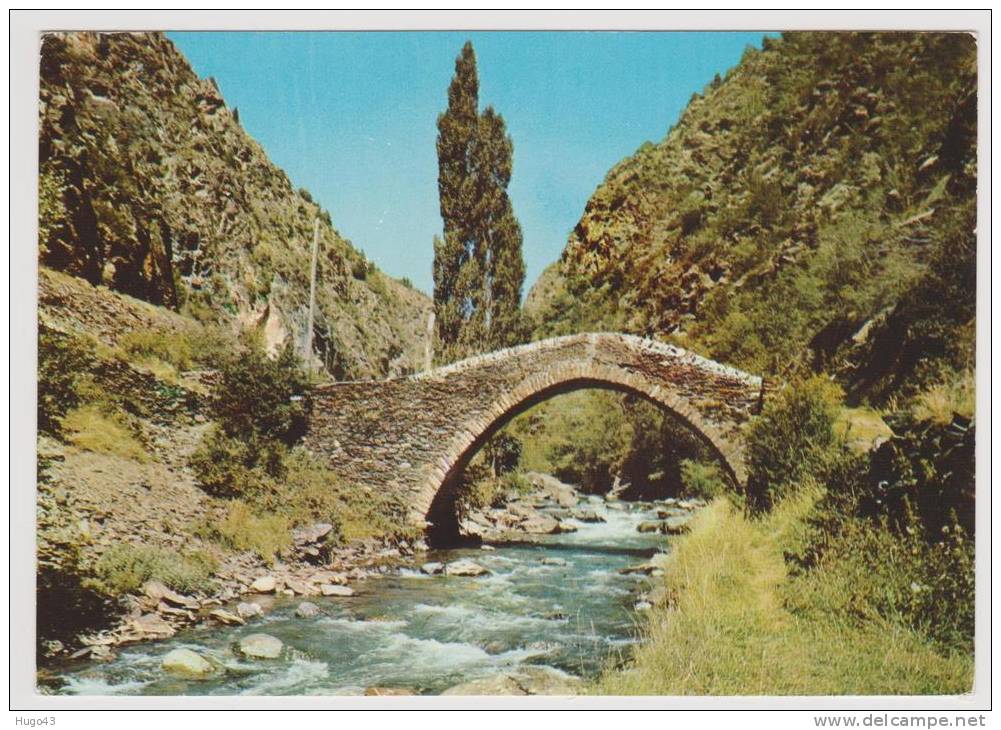 ENTRE GANGES ET LE VIGNAN EN 1973 - UN VIEUX PONT SUR L´ HERAULT - Ganges