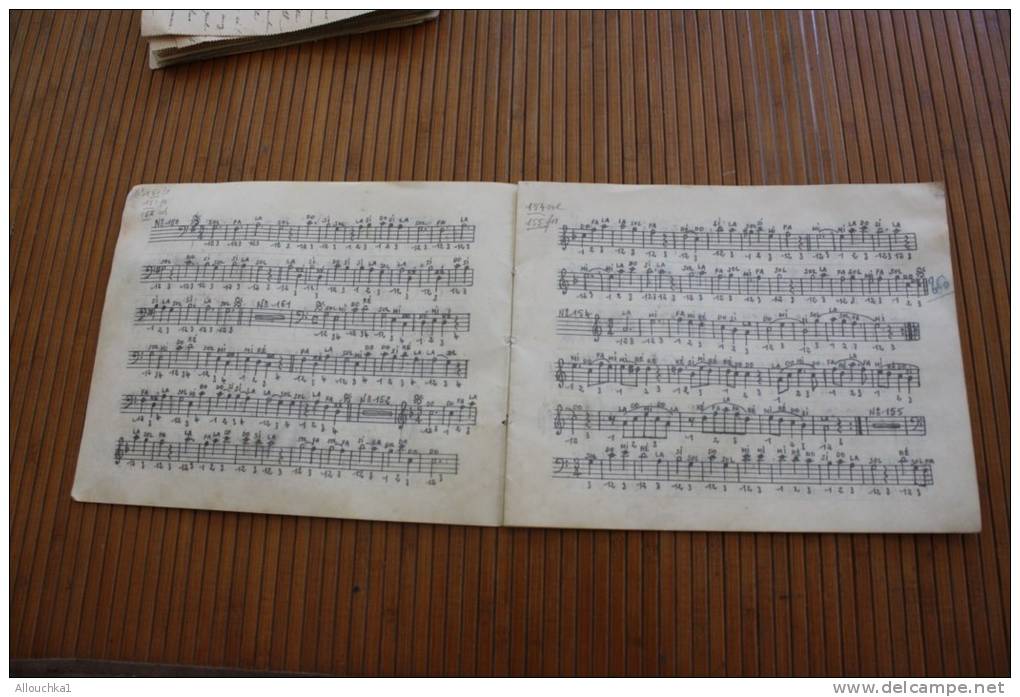 Cahier De Musique N°5 : En Clé De Sol Et De FA(devoirs D'école) Cahier Illustré D'instruments De Musique En Couverture - Autres & Non Classés