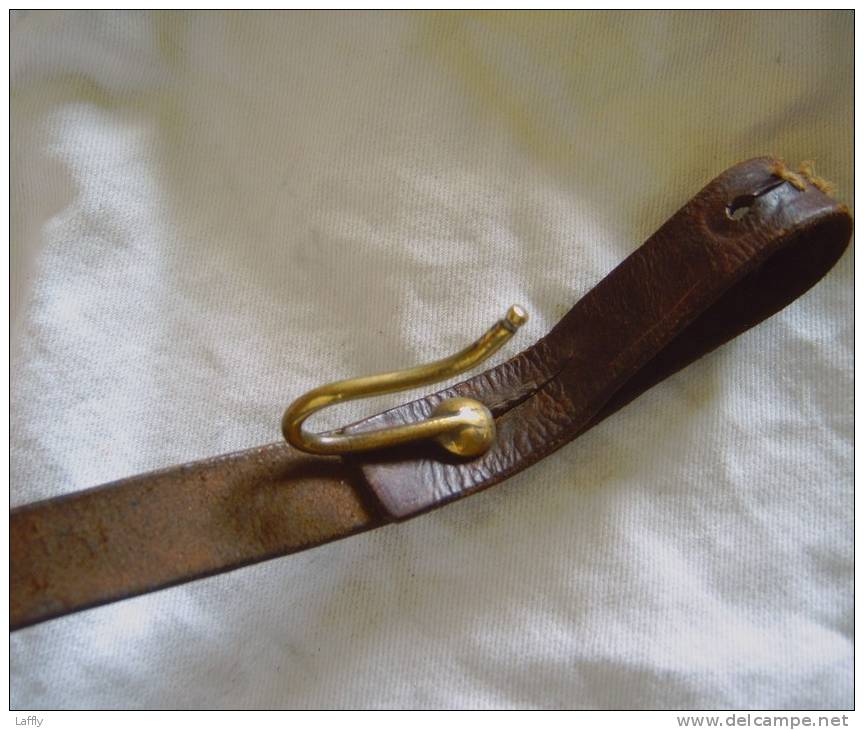 Cavalerie, Bélière Porte Sabre Modèle 1916 En Cuir Fauve. - Equipement