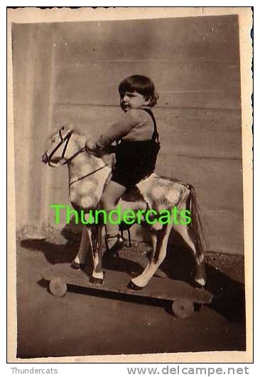 VINTAGE PHOTO SNAPSHOT CHILD BOY WITH ROCKING HORSE TOY  ** ANCIEN PHOTO ENFANT GARCON AVEC CHEVAL JOUET - Personnes Anonymes