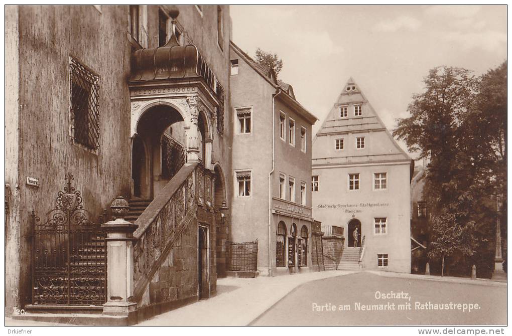 Oschatz, Rathaustreppe Am Neumarkt Mit Städtischer Sparkasse, Stadtgirokasse Und Museum, Um 1910 - Banken