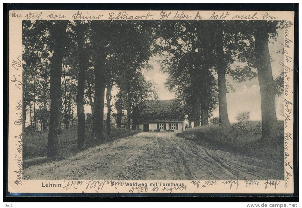 Allemagne --- Lehnin --- Waldweg Mit Forsthaus - Lehnin