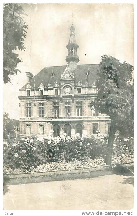 93 - LA COURNEUVE - L'Hôtel-de-Ville (Ed. J. Godneff, 4) - La Courneuve