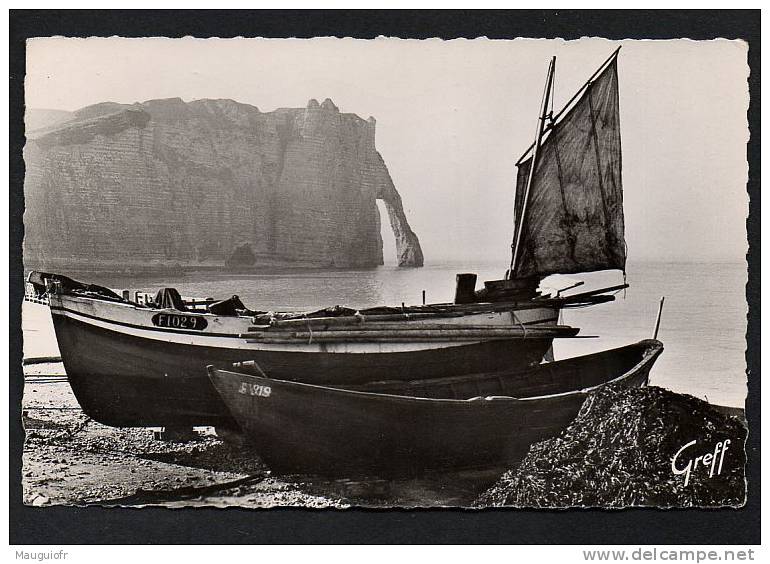 DF / 76 SEINE MARITIME / ETRETAT / VUE SUR LA PLAGE, LA FALAISE ET LA PORTE D' AVAL / CIRCULEE EN 1953 - Etretat