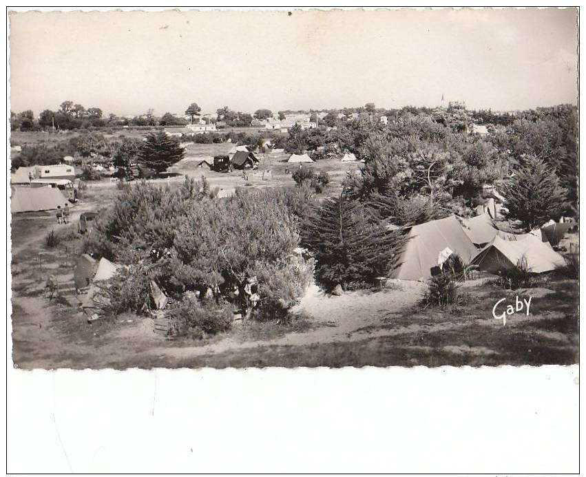 17 ILE De RE  CPSM  LA COUARDE  PHOTO GABY  TERRAIN De CAMPING Les Tentes Aperçu Du Village Clocher Eglise - Ile De Ré