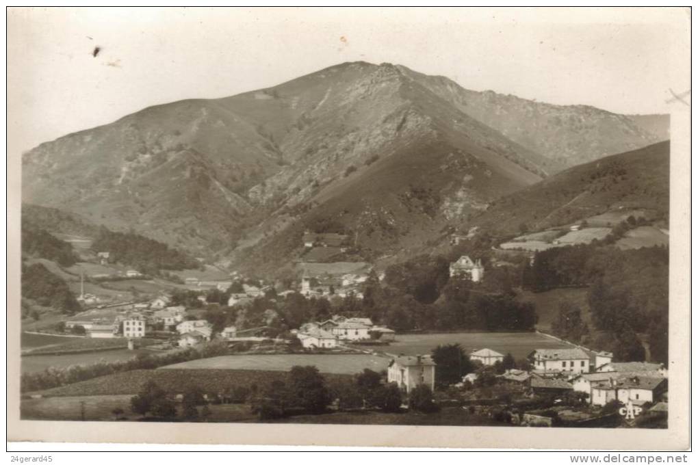 CPSM SAINT ETIENNE DE BAIGORRY (Pyrénées Atlantiques) - Vue Générale : Eglise Et Chateau D'Echaux - Saint Etienne De Baigorry