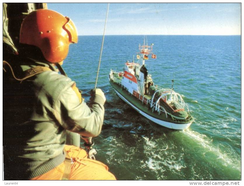 (499) Rescue Helicopter And Boat - Helicoptere En Mission De Sauvetage Et Bateau - Helicópteros