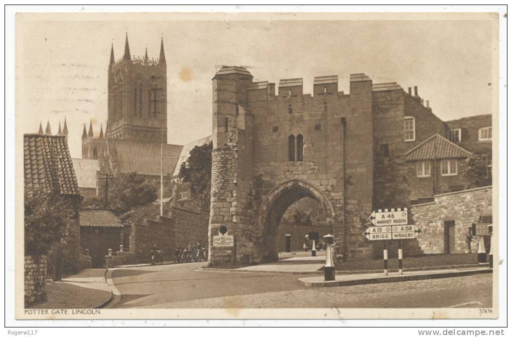 Potter Gate, Lincoln, 1953 Postcard - Lincoln