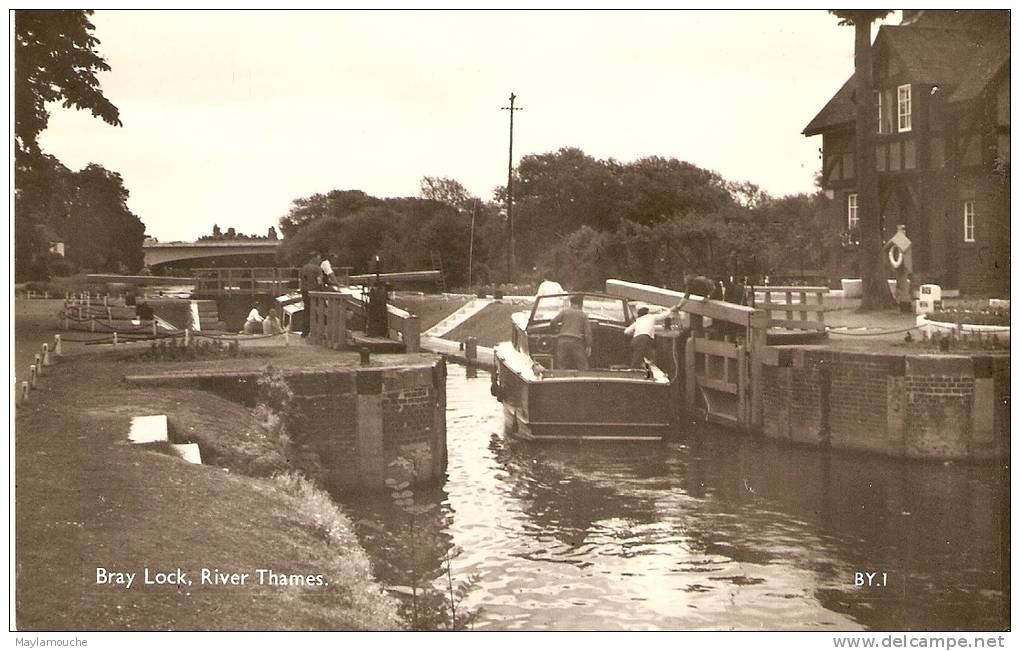 Bray Lock River Thames - Buckinghamshire