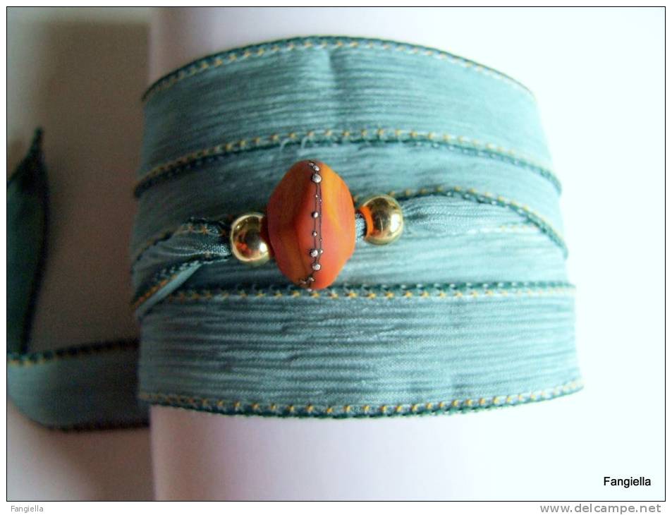Bracelet Collier Turquoise En Soie Perle Verre Artisanal Orange Et Son Fil D'argent  Vous Fermerez Ce Bracelet En Nouant - Bracciali