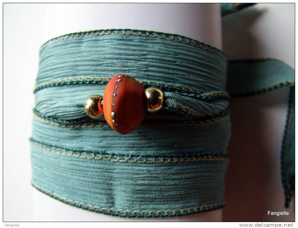 Bracelet Collier Turquoise En Soie Perle Verre Artisanal Orange Et Son Fil D'argent  Vous Fermerez Ce Bracelet En Nouant - Bracciali