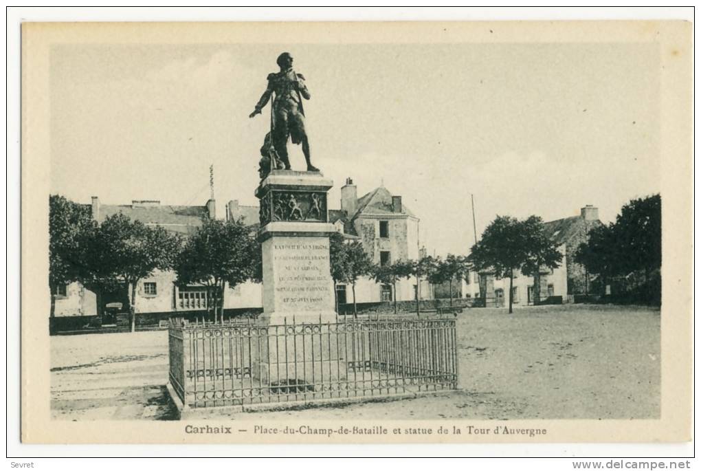 CARHAIX  -  Place Du Champ De Bataille Et Statue De La Tour D'Auvergne. - Carhaix-Plouguer