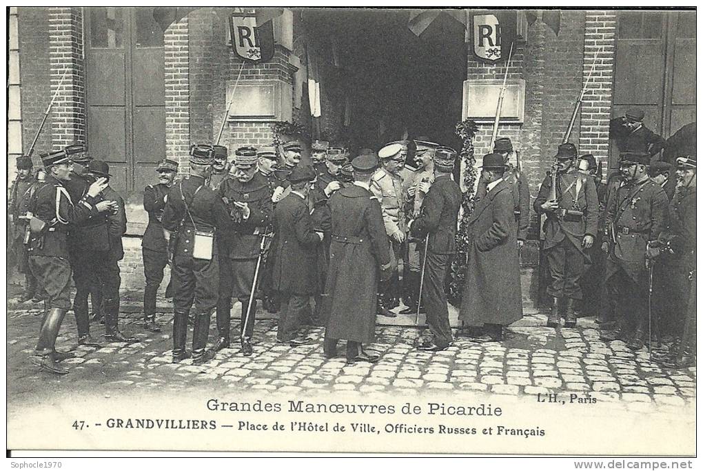 PICARDIE - 60 - OISE -  Manoeuvres 1910 - GRANDVILLIERS - Hôtel De Ville - Officiers Russes Et Français Gros Plan - Grandvilliers