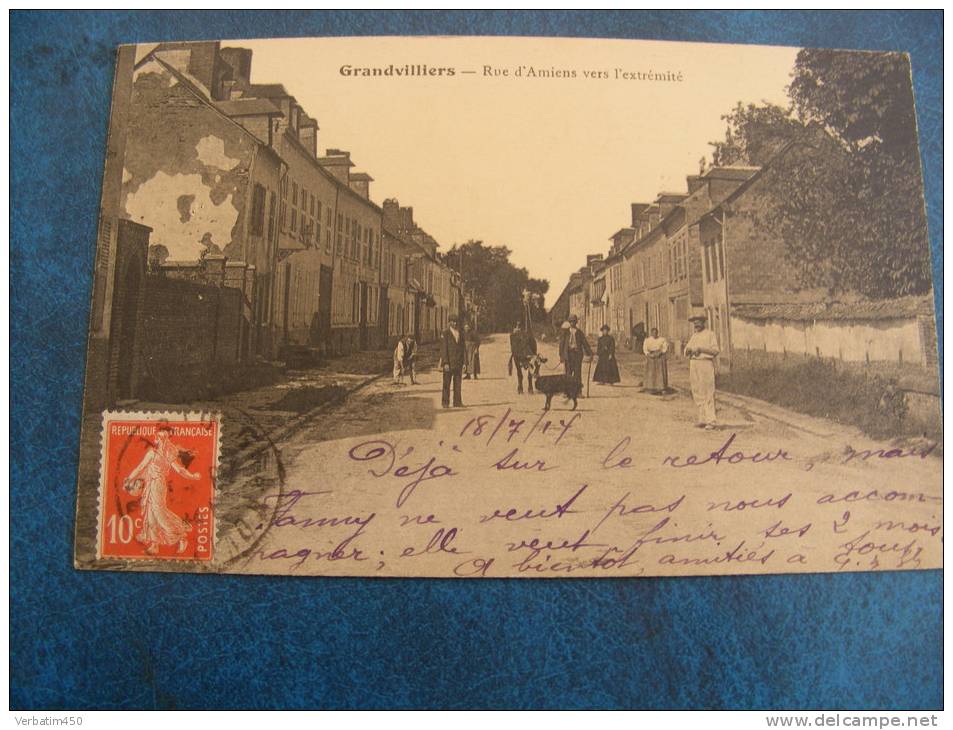 CPA...GRANDVILLIERS..RUE D AMIENS VERS L EXTREMITE..PLAN ANIME..1914 - Grandvilliers