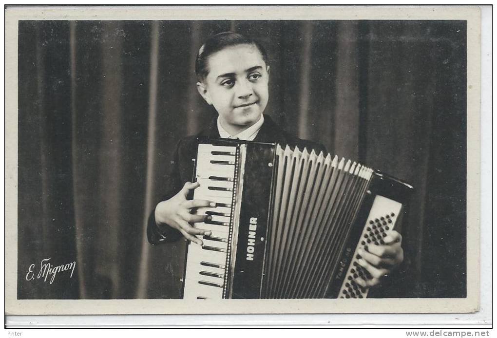 BAILLY CARROIS - Michel BOMPAY - Accordéoniste De 13 Ans - Baillycarrois