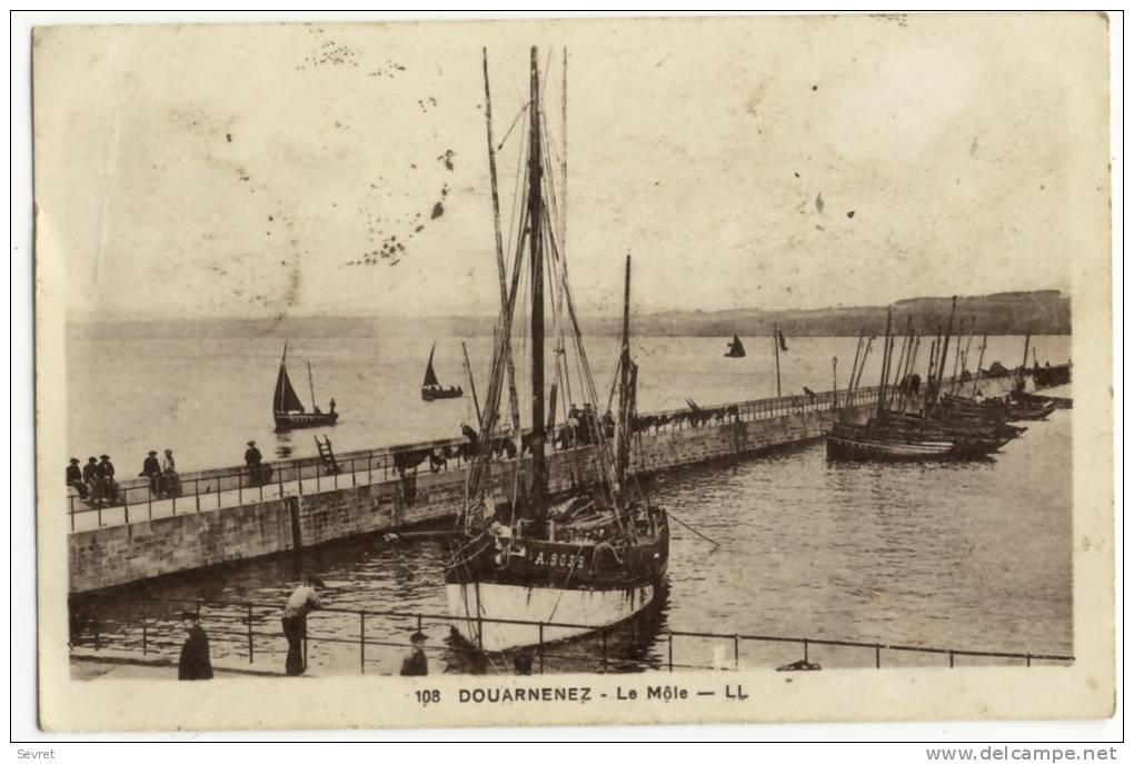 DOUARNENEZ -  Le Môle. - Douarnenez