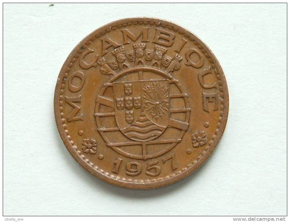 1957 - 1 ESCUDO / KM 82 ( Uncleaned - For Grade, Please See Photo ) ! - Mosambik