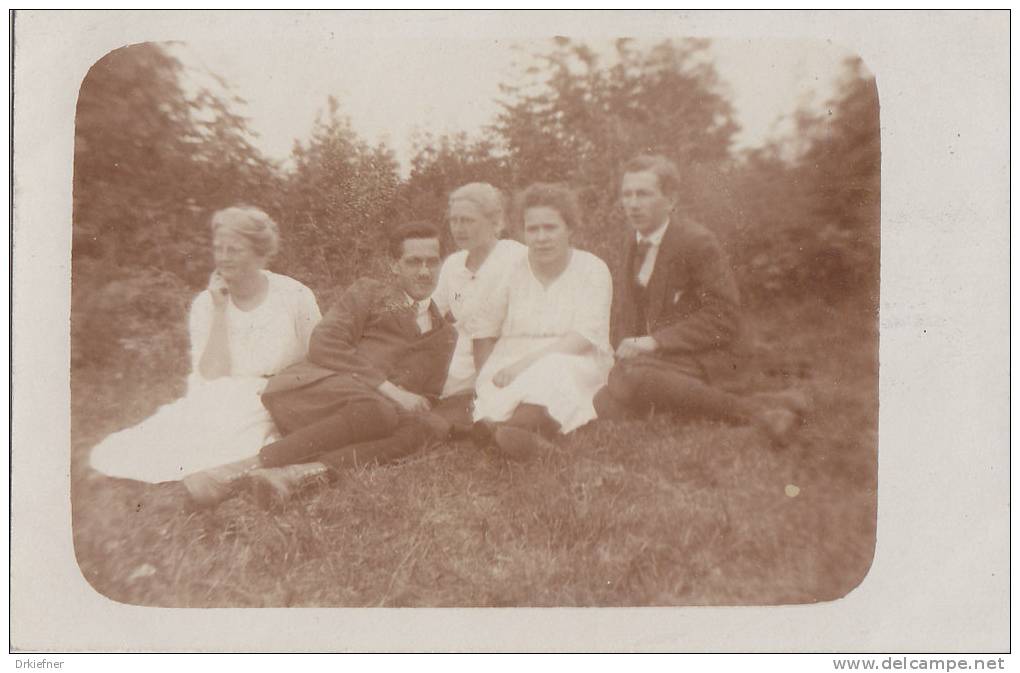 Foto-AK: Wandergruppe, 3 Frauen 2 Männer, Rast Auf Schwäb. Alb, Um 1920 - Anonyme Personen