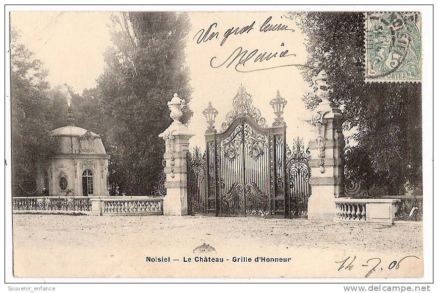 CPA  Noisiel Le Château  Grille D' Honneur 77 Seine Et Marne - Noisiel