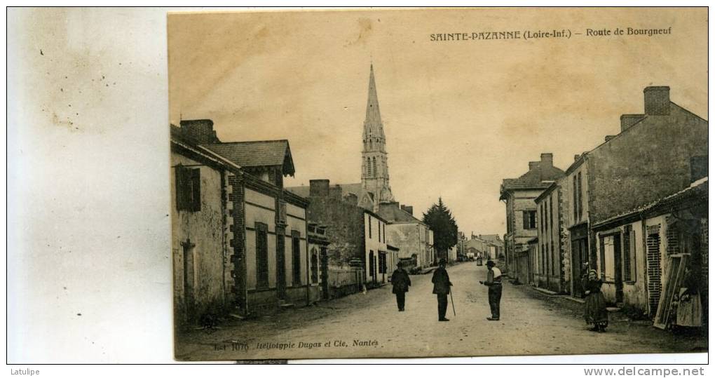 Sainte-Pazanne  44    La Route De Bourgneuf Animée -et  L'Eglise - Sonstige & Ohne Zuordnung