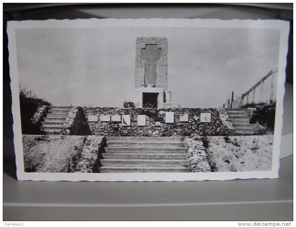 Petite PHOTO Champs De Bataille De CHAMPAGNE : REIMS - Monument De La Pompelle. - Guerre, Militaire