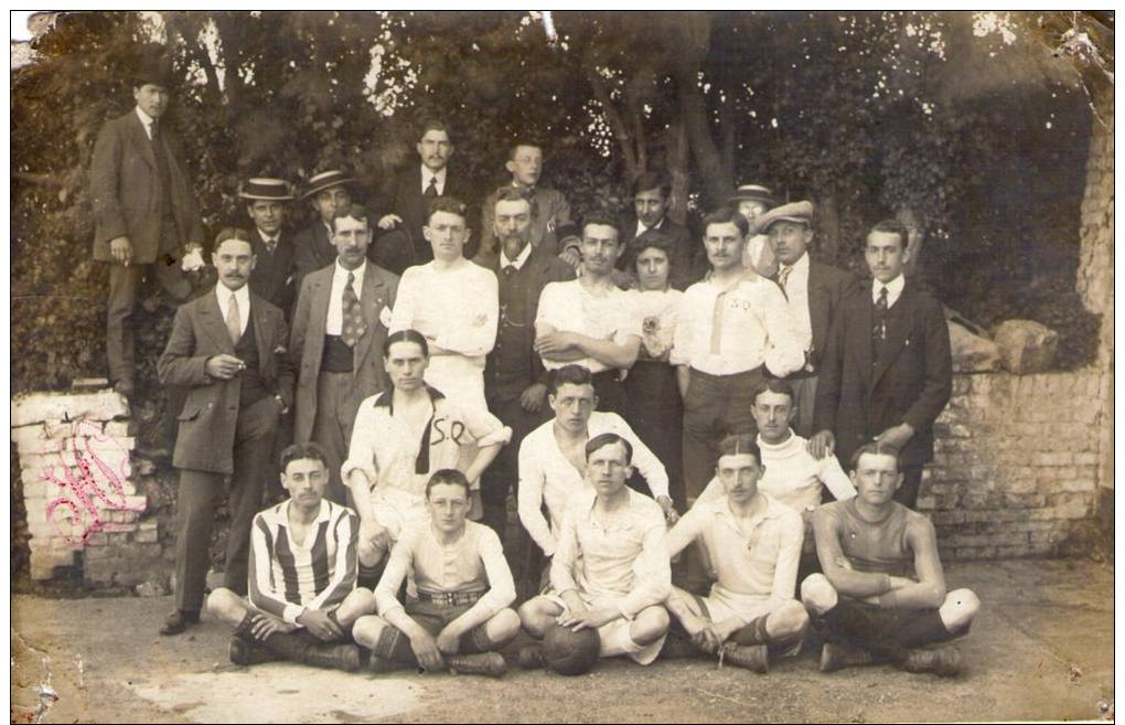 St Quentin, Rare Carte Photo Football- équipe St Quentinoise Qui A Rencontré Braine Le Comte 28 Mai 1917 - Saint Quentin